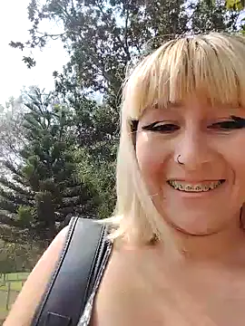 florecita9 online show from February 5, 2025, 6:59 pm