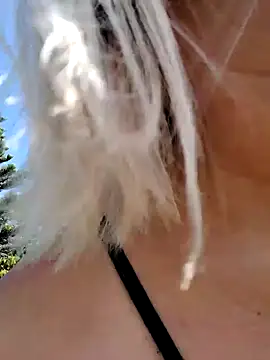 florecita9 online show from February 6, 2025, 2:26 pm