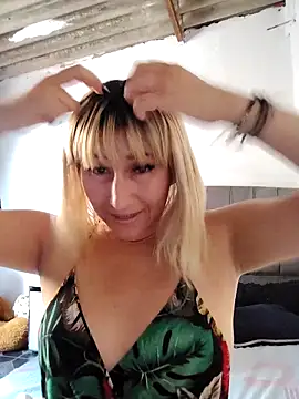 florecita9 online show from February 12, 2025, 8:07 pm