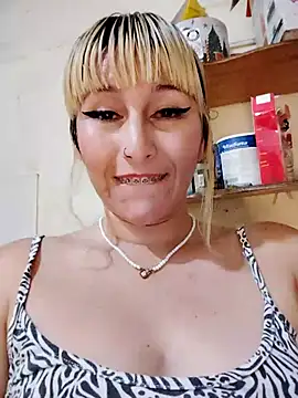 florecita9 online show from February 21, 2025, 11:43 pm