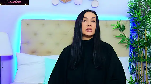 DaliyaArabian online show from November 18, 2025, 12:42 pm