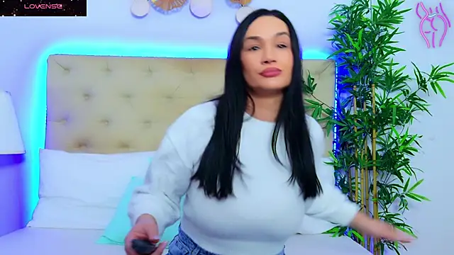 DaliyaArabian online show from November 24, 2025, 1:00 pm