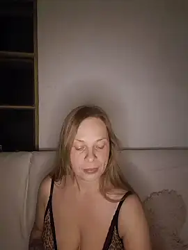 katiestevens online show from September 28, 2025, 9:09 pm