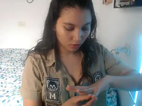 HannaKlein online show from October 7, 2025, 6:05 pm