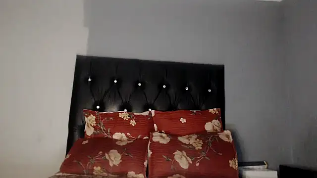 hoittytoittyxx online show from November 18, 2025, 11:48 pm