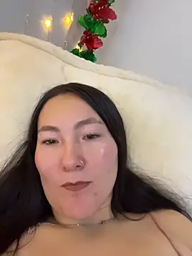 Elle Lee  online show from December 21, 2025, 4:36 pm