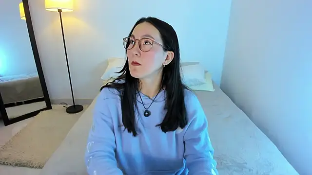 Snapshot of Elle_Lee_ chatting on March 7, 2026, 12:40 am Elle Lee online show from March 7, 2026, 12:40 am