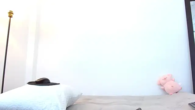 Snapshot of Elle_Lee_ chatting on May 4, 2026, 10:50 pm Elle Lee online show from May 4, 2026, 10:50 pm