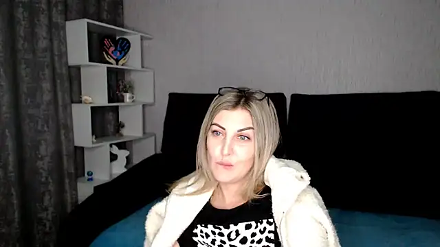 Amelia Harper online show from December 9, 2024, 6:14 pm