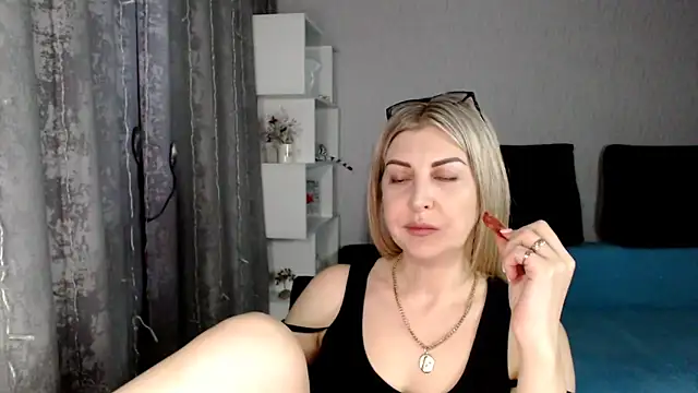 Amelia Harper online show from March 13, 2025, 2:44 pm