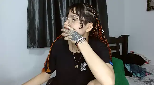 Snapshot of saritapretyy chatting on February 11, 2025, 1:52 am saritapretyy online show from February 11, 2025, 1:52 am
