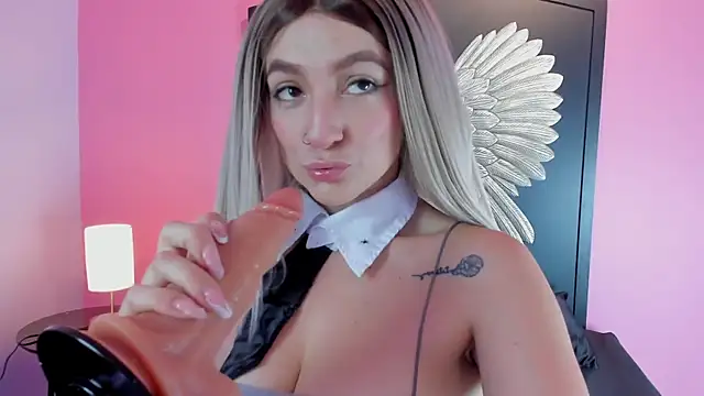 Kate bunny  online show from December 18, 2025, 11:38 am