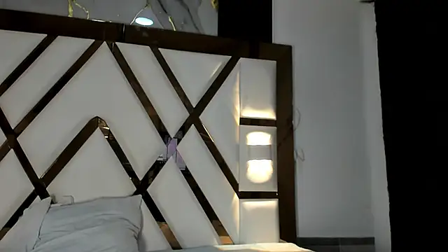 molly sweetee online show from April 12, 2026, 1:43 am