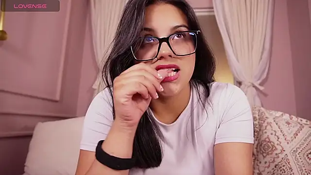 Snapshot of Sophia_wilsonn_ chatting on February 17, 2026, 5:19 pm Sophia wilsonn online show from February 17, 2026, 5:19 pm