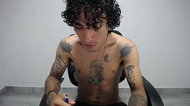 Snapshot of present_the_magic chatting on January 6, 2025, 4:58 am present the magic online show from January 6, 2025, 4:58 am