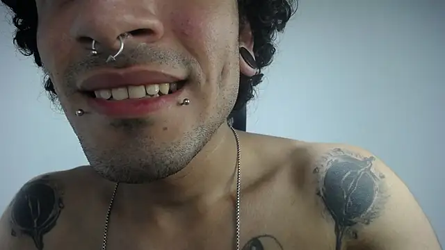 Snapshot of present_the_magic chatting on January 13, 2025, 6:27 am present the magic online show from January 13, 2025, 6:27 am