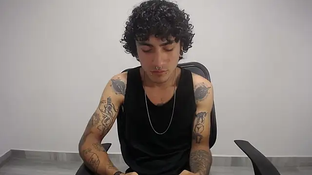 Snapshot of present_the_magic chatting on January 15, 2025, 4:57 am present the magic online show from January 15, 2025, 4:57 am