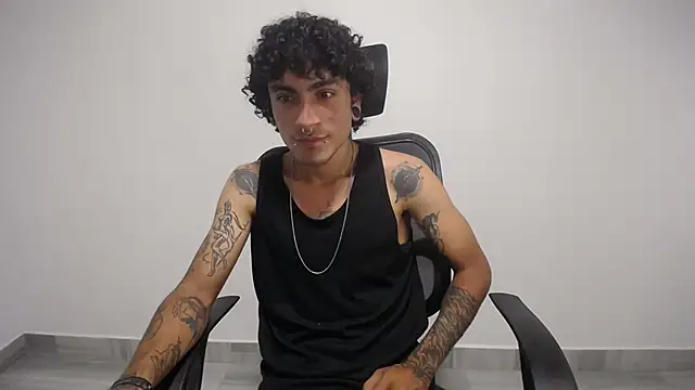 Snapshot of present_the_magic chatting on January 15, 2025, 8:20 am present the magic online show from January 15, 2025, 8:20 am