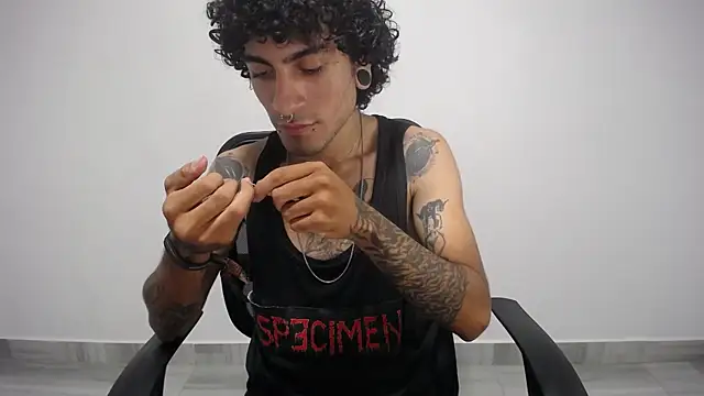 Snapshot of present_the_magic chatting on January 30, 2025, 5:52 am present the magic online show from January 30, 2025, 5:52 am