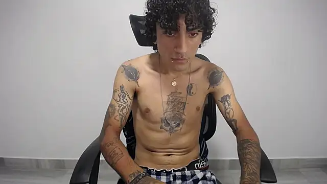 Snapshot of present_the_magic chatting on January 31, 2025, 2:15 am present the magic online show from January 31, 2025, 2:15 am