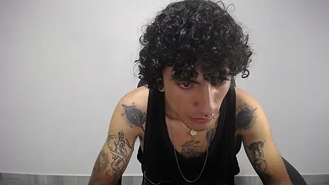 Snapshot of present_the_magic chatting on February 1, 2025, 7:26 am present the magic online show from February 1, 2025, 7:26 am