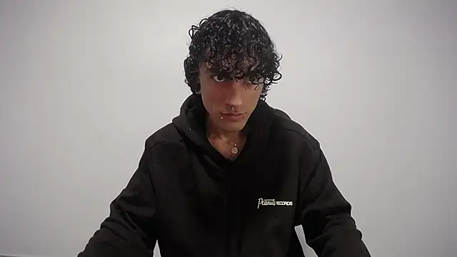 Snapshot of present_the_magic chatting on February 8, 2025, 9:25 pm present the magic online show from February 8, 2025, 9:25 pm