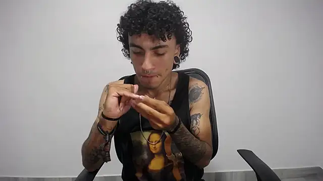 Snapshot of present_the_magic chatting on February 10, 2025, 2:30 am present the magic online show from February 10, 2025, 2:30 am