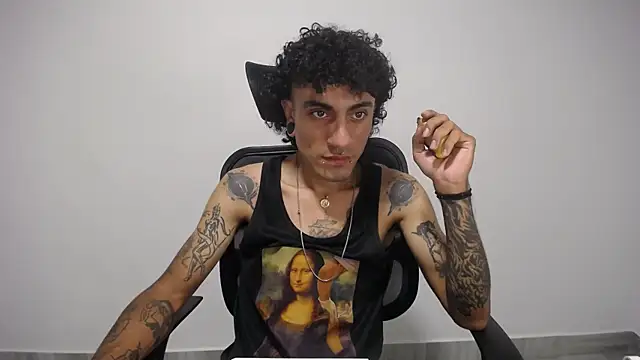 Snapshot of present_the_magic chatting on February 10, 2025, 5:36 am present the magic online show from February 10, 2025, 5:36 am