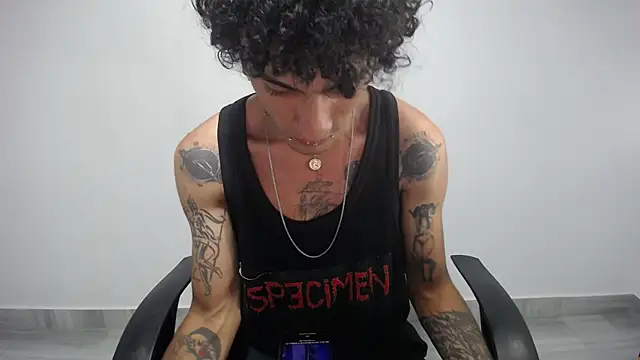 Snapshot of present_the_magic chatting on February 12, 2025, 2:14 am present the magic online show from February 12, 2025, 2:14 am