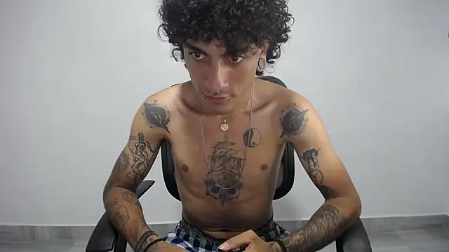 Snapshot of present_the_magic chatting on February 12, 2025, 5:15 am present the magic online show from February 12, 2025, 5:15 am