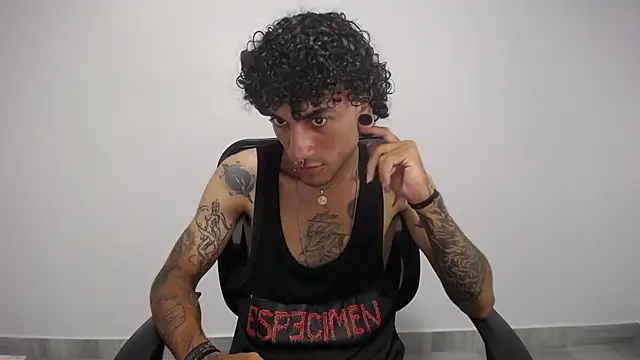 Snapshot of present_the_magic chatting on February 12, 2025, 10:15 pm present the magic online show from February 12, 2025, 10:15 pm