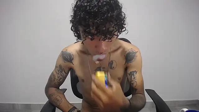 Snapshot of present_the_magic chatting on February 17, 2025, 9:08 pm present the magic online show from February 17, 2025, 9:08 pm