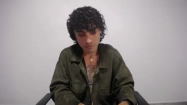 Snapshot of present_the_magic chatting on February 19, 2025, 12:57 am present the magic online show from February 19, 2025, 12:57 am