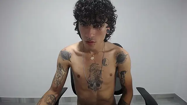 Snapshot of present_the_magic chatting on February 24, 2025, 3:12 am present the magic online show from February 24, 2025, 3:12 am