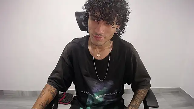 Snapshot of present_the_magic chatting on March 7, 2025, 3:19 am present the magic online show from March 7, 2025, 3:19 am