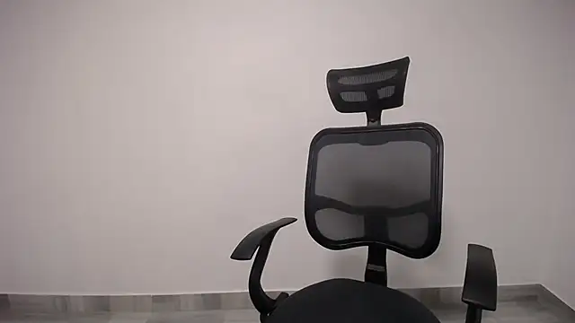 Snapshot of present_the_magic chatting on March 8, 2025, 10:13 pm present the magic online show from March 8, 2025, 10:13 pm