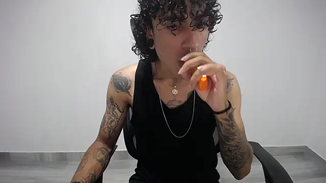 Snapshot of present_the_magic chatting on March 19, 2025, 6:57 am present the magic online show from March 19, 2025, 6:57 am