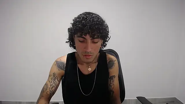 Snapshot of present_the_magic chatting on March 21, 2025, 5:32 am present the magic online show from March 21, 2025, 5:32 am