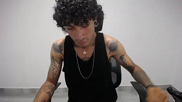 Snapshot of present_the_magic chatting on March 21, 2025, 8:39 am present the magic online show from March 21, 2025, 8:39 am