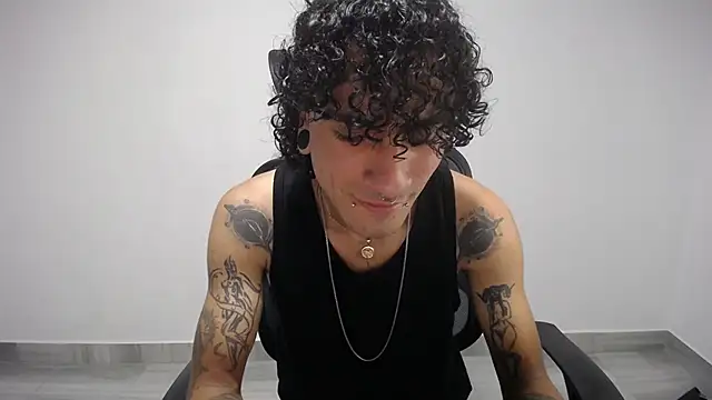 Snapshot of present_the_magic chatting on March 22, 2025, 3:20 am present the magic online show from March 22, 2025, 3:20 am