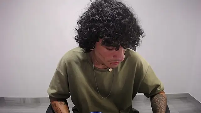 Snapshot of present_the_magic chatting on March 23, 2025, 3:54 am present the magic online show from March 23, 2025, 3:54 am