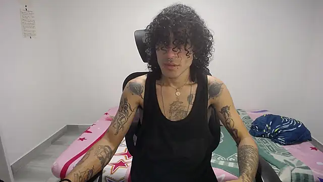 Snapshot of present_the_magic chatting on September 17, 2025, 7:04 pm present the magic online show from September 17, 2025, 7:04 pm