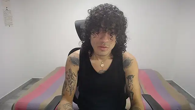 Snapshot of present_the_magic chatting on September 18, 2025, 4:53 pm present the magic online show from September 18, 2025, 4:53 pm