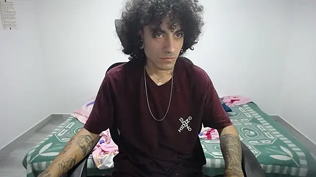 Snapshot of present_the_magic chatting on October 8, 2025, 9:40 am present the magic online show from October 8, 2025, 9:40 am