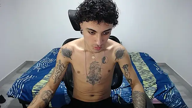 Snapshot of present_the_magic chatting on October 21, 2025, 5:35 pm present the magic online show from October 21, 2025, 5:35 pm