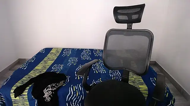 Snapshot of present_the_magic chatting on October 23, 2025, 7:34 pm present the magic online show from October 23, 2025, 7:34 pm