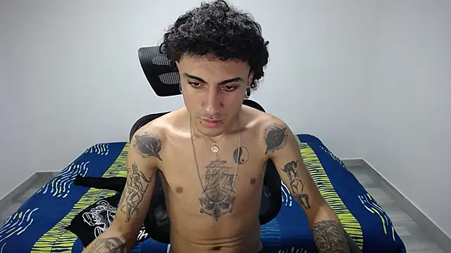 Snapshot of present_the_magic chatting on October 25, 2025, 3:14 am present the magic online show from October 25, 2025, 3:14 am