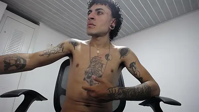 Snapshot of present_the_magic chatting on October 25, 2025, 5:40 pm present the magic online show from October 25, 2025, 5:40 pm