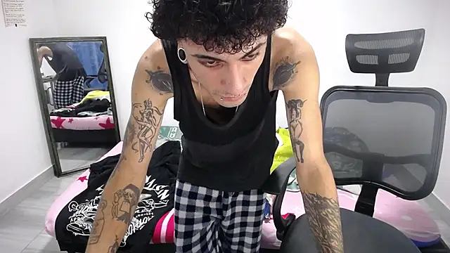 Snapshot of present_the_magic chatting on November 2, 2025, 3:42 am present the magic online show from November 2, 2025, 3:42 am