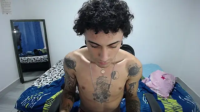 Snapshot of present_the_magic chatting on November 15, 2025, 6:33 am present the magic online show from November 15, 2025, 6:33 am